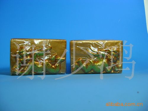 烛光摇曳中的艺术 探秘风格迥异的烛台工艺饰品世界